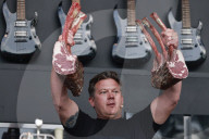 Motley Crue’s Tommy Lees serves up steak at BottleRock Napa Valley Fest