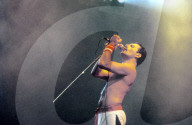UK THE LATE FREDDY MERCURY OF 'QUEEN' DURING A 1986 WEMBLEY CONCERT  LONDON Photo © Julio Etchart
