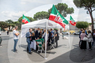Segreteria romana di Forza Italia in Piazza dei Cinquecento con un gazebo per raccolta firme sulla sicurezza di Termini e lâ€™Esquilino