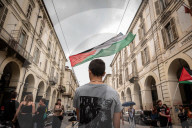 Studenti pro Palestina in assemblea in via Po a Torino