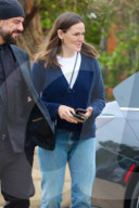 *EXCLUSIVE* Jennifer Garner enjoys Soho House outing with mother and friends in Malibu