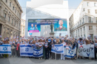 Milano - Flash Mob di Unione Giovani Ebrei d'Italia e il Forum delle Famiglie degli Ostaggi