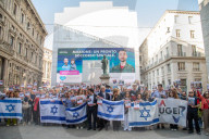 Milano - Flash Mob di Unione Giovani Ebrei d'Italia e il Forum delle Famiglie degli Ostaggi