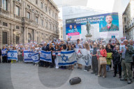 Milano - Flash Mob di Unione Giovani Ebrei d'Italia e il Forum delle Famiglie degli Ostaggi