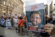 Milano - Flash Mob di Unione Giovani Ebrei d'Italia e il Forum delle Famiglie degli Ostaggi