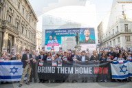 Milano - Flash Mob di Unione Giovani Ebrei d'Italia e il Forum delle Famiglie degli Ostaggi
