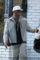 *EXCLUSIVE* Floyd Mayweather Jr. stops by Benevolence Studio with his entourage