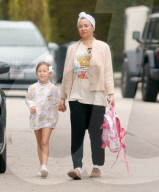 *EXCLUSIVE* Kate Hudson sports a turban while strolling with daughter in LA
