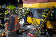 Zugunglück in Tschechien: Vier Tote und viele Verletzte nach dem Zusammenstoss eines voll besetzten Personenzugs mit einem Güterzug in der Nähe von Pardubice 