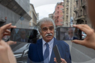 Milano, Presidio fuori dal Teatro Parenti