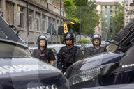 Milano, Presidio fuori dal Teatro Parenti