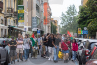 Milano, Presidio fuori dal Teatro Parenti