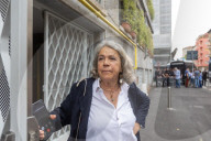 Milano, Presidio fuori dal Teatro Parenti