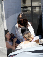 *EXCLUSIVE* Jenna Dewan enjoys breakfast with friends at Joan's on Third