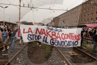 Medioriente: manifestanti pro Palestina occupano stazione Torino Porta Nuova
