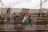 Medioriente: manifestanti pro Palestina occupano stazione Torino Porta Nuova
