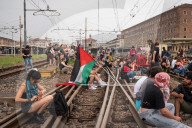 Medioriente: manifestanti pro Palestina occupano stazione Torino Porta Nuova
