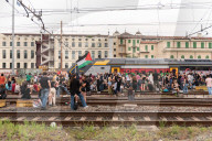 Medioriente: manifestanti pro Palestina occupano stazione Torino Porta Nuova
