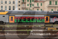 Medioriente: manifestanti pro Palestina occupano stazione Torino Porta Nuova
