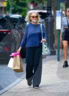 *EXCLUSIVE* Jessica Lange steps out for a shopping spree