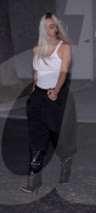 EXCLUSIVE - Kim Kardashian trägt modische Hosen