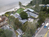 *EXCLUSIVE* General views of Courteney Cox's Malibu home
