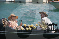 EXCLUSIVE - Kate Hudson entspannt sich mit Familie auf einer Gondelfahrt in Venedig