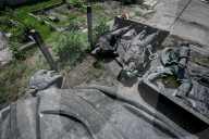 Largest bronze statue of Lenin in Ukraine put up for auction