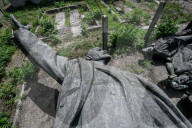 Largest bronze statue of Lenin in Ukraine put up for auction