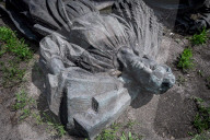 Largest bronze statue of Lenin in Ukraine put up for auction