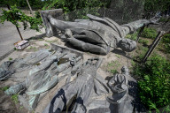 Largest bronze statue of Lenin in Ukraine put up for auction