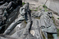 Largest bronze statue of Lenin in Ukraine put up for auction