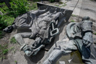 Largest bronze statue of Lenin in Ukraine put up for auction