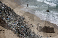 Health crisis in Gaza caused by uncollected garbage