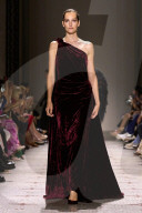 MODE - Paris Haute Couture Herbst/Winter 2024/2025: Elie Saab
