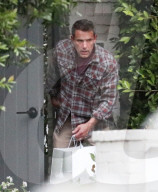 PREMIUM EXCLUSIVE Ben Affleck has sushi delivered at his house