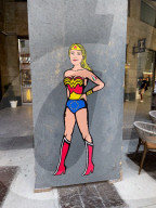 Giorgia Meloni diventa Wonder Woman, il murales di aleXsandro Palombo
