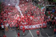 FUSSBALL - EURO 2024: Fanmärsche vor dem Spiel England - Schweiz in Düsseldorf