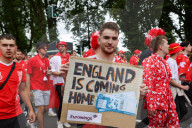 FUSSBALL - EURO 2024: Fanmärsche vor dem Spiel England - Schweiz in Düsseldorf