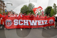 FUSSBALL - EURO 2024: Fanmärsche vor dem Spiel England - Schweiz in Düsseldorf
