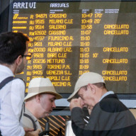 Roma, sciopero dei treni indetto dai sindacati del personale del gruppo Fs Italiane