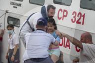 Sbarco di 107 immigrati tra cui 10 minori al porto di Crotone