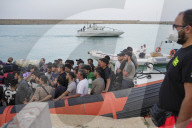 Sbarco di 107 immigrati tra cui 10 minori al porto di Crotone