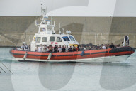 Sbarco di 107 immigrati tra cui 10 minori al porto di Crotone