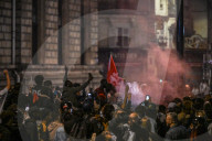 NEWS - Frankreich: Kundgebung auf dem Place de la Republique eskaliert zu nächtlichen Unruhen