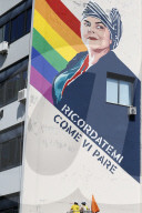 Roma, murales di Laika  che ritrae Michela Murgia sulla facciata del V Municipio