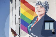 Roma, murales di Laika  che ritrae Michela Murgia sulla facciata del V Municipio