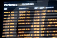 Ritardi e cancellazioni dei treni in stazione centrale a causa di un guasto alla linea dell’alta velocità
Ritardi e cancellazioni dei treni in stazione centrale a causa di un guasto alla linea dell’alta velocità