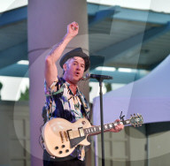 G LOVE & SPECIAL SAUCE  entertains the croowd at the 31st street stage in Virginia Beach, Virginia on 16 July 2024.