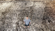 FEATURE - CROWD, das nach eigenen Angaben das größte Kohlekunstwerk ist, das je geschaffen wurde